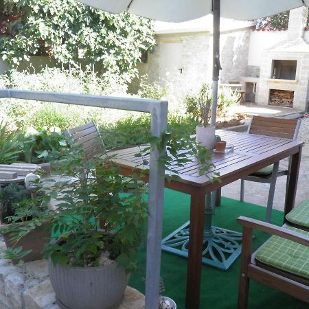 Apartments Vanesa Pula Exterior photo